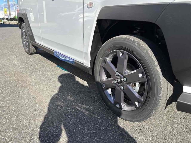 タフト Ｇ　ダーククロムベンチャー　バックカメラ　クリアランスソナー　オートクルーズコントロール　衝突被害軽減システム　オートライト　スマートキー　アイドリングストップ　電動格納ミラー　シートヒーター　ＣＶＴ　ＥＳＣ　アルミホイール（33枚目）