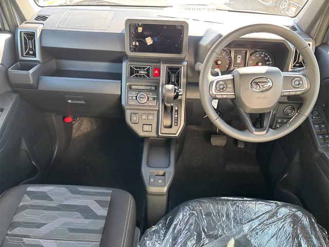 タフト Ｇ　ダーククロムベンチャー　バックカメラ　クリアランスソナー　オートクルーズコントロール　衝突被害軽減システム　オートライト　スマートキー　アイドリングストップ　電動格納ミラー　シートヒーター　サンルーフ　ＣＶＴ　ＡＢＳ　ＥＳＣ（5枚目）