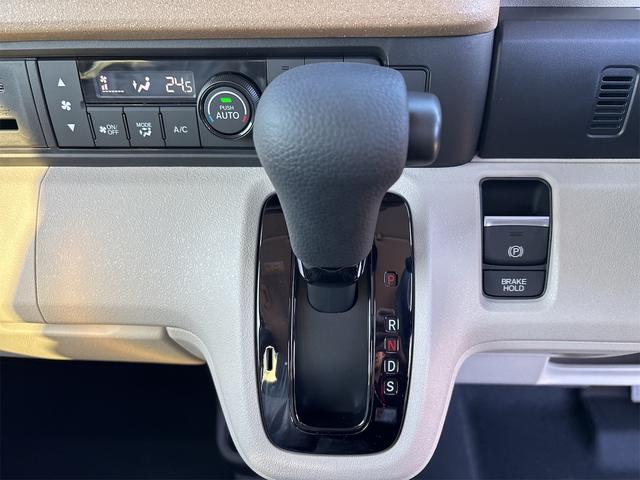 N-BOX ベースグレード バックカメラ 両側電動スライドドア オートクルーズコントロール オートライト スマートキー 電動格納ミラー シートヒーター ベンチシート CVT ABS ESC エアコン パワーステアリング(6枚目)