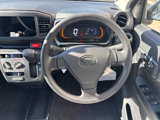 ミライース Ｌ　ＳＡＩＩＩ　クリアランスソナー　衝突被害軽減システム　オートマチックハイビーム　オートライト　キーレスエントリー　アイドリングストップ　ＣＶＴ　ＡＢＳ　ＥＳＣ　エアコン　パワーステアリング　パワーウィンドウ（6枚目）