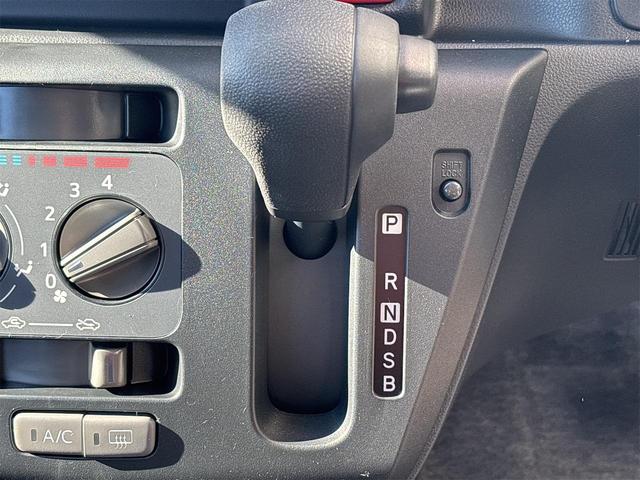 ミライース Ｌ　ＳＡＩＩＩ　クリアランスソナー　衝突被害軽減システム　オートマチックハイビーム　オートライト　キーレスエントリー　アイドリングストップ　ＣＶＴ　ＡＢＳ　ＥＳＣ　エアコン　パワーステアリング　パワーウィンドウ（9枚目）