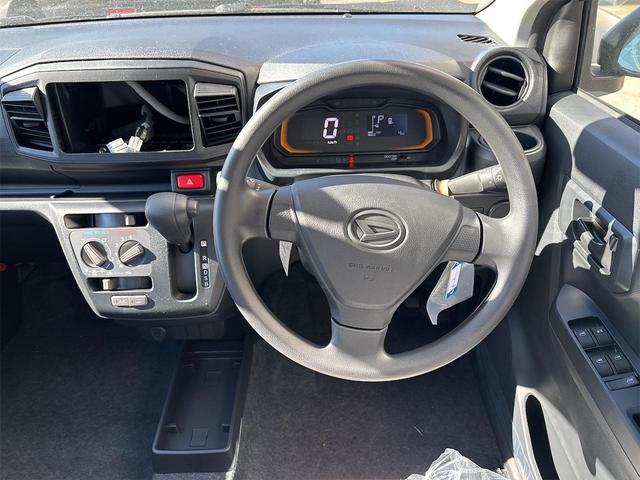 ミライース 　クリアランスソナー　衝突被害軽減システム　オートマチックハイビーム　オートライト　キーレスエントリー　アイドリングストップ　ＣＶＴ　ＡＢＳ　ＥＳＣ　エアコン　パワーステアリング（6枚目）