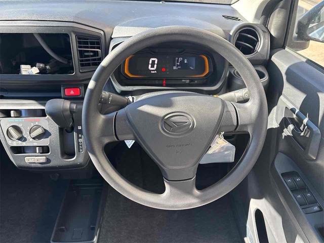 ミライース Ｌ　ＳＡＩＩＩ　クリアランスソナー　衝突被害軽減システム　オートマチックハイビーム　オートライト　キーレスエントリー　アイドリングストップ　ＣＶＴ　ＡＢＳ　ＥＳＣ　エアコン　パワーステアリング　パワーウィンドウ（6枚目）