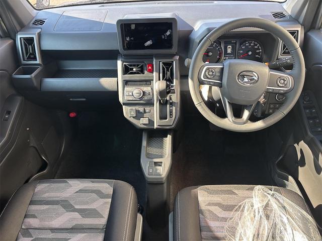 タフト Ｇ　ダーククロムベンチャー　バックカメラ　クリアランスソナー　オートクルーズコントロール　衝突被害軽減システム　オートライト　スマートキー　アイドリングストップ　電動格納ミラー　シートヒーター　ＣＶＴ　ＡＢＳ　ＥＳＣ（5枚目）