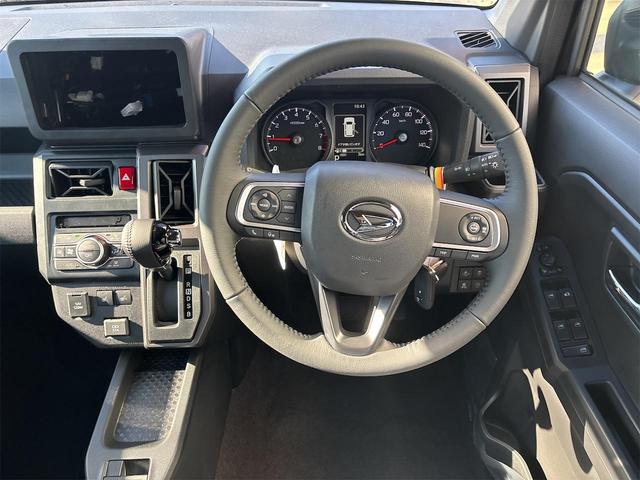 タフト Ｇ　ダーククロムベンチャー　バックカメラ　クリアランスソナー　オートクルーズコントロール　衝突被害軽減システム　オートライト　スマートキー　アイドリングストップ　電動格納ミラー　シートヒーター　ＣＶＴ　ＡＢＳ　ＥＳＣ（6枚目）