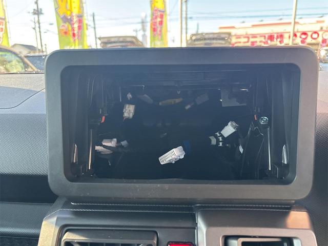 タフト Ｇ　ダーククロムベンチャー　バックカメラ　クリアランスソナー　オートクルーズコントロール　衝突被害軽減システム　オートライト　スマートキー　アイドリングストップ　電動格納ミラー　シートヒーター　ＣＶＴ　ＡＢＳ　ＥＳＣ（7枚目）