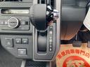 必ず使用するシフトレバー。確りと確認したいですね。