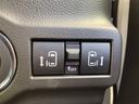 両側電動スライドドア装備!運転席よりボタン一つで開閉可能でございます。