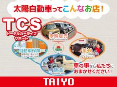 全周囲や後方確認に便利で安全な全方位型モニターとバックカメラも装備しています。 4