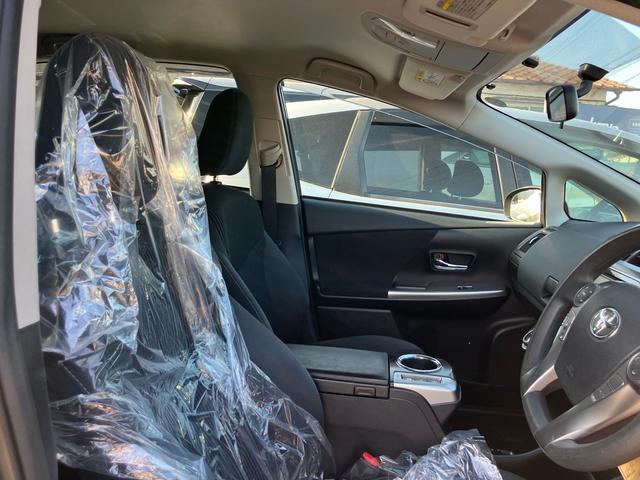 プリウスアルファ S ETC搭載 車両接近通報装置 EVドライブモード パワーモードスイッチ バックカメラ シガーソケット スマートキー 地上デジタル 電動格納ミラー(21枚目)