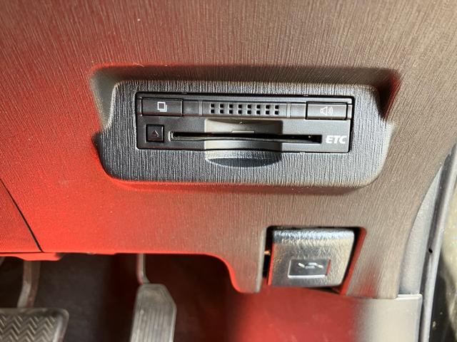 プリウスアルファ S ETC搭載 車両接近通報装置 EVドライブモード パワーモードスイッチ バックカメラ シガーソケット スマートキー 地上デジタル 電動格納ミラー(27枚目)