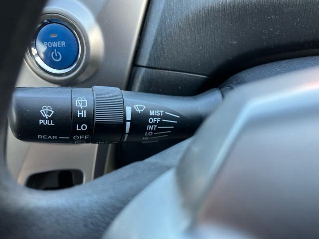 プリウスアルファ S ETC搭載 車両接近通報装置 EVドライブモード パワーモードスイッチ バックカメラ シガーソケット スマートキー 地上デジタル 電動格納ミラー(31枚目)