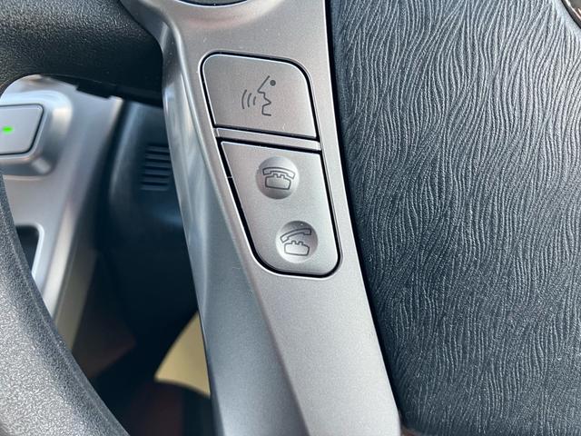プリウスアルファ S ETC搭載 車両接近通報装置 EVドライブモード パワーモードスイッチ バックカメラ シガーソケット スマートキー 地上デジタル 電動格納ミラー(33枚目)