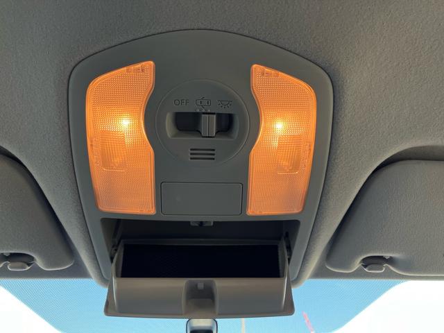 プリウスアルファ S ETC搭載 車両接近通報装置 EVドライブモード パワーモードスイッチ バックカメラ シガーソケット スマートキー 地上デジタル 電動格納ミラー(35枚目)