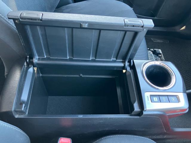 プリウスアルファ S ETC搭載 車両接近通報装置 EVドライブモード パワーモードスイッチ バックカメラ シガーソケット スマートキー 地上デジタル 電動格納ミラー(45枚目)