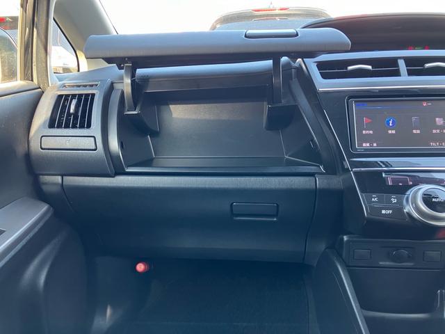 プリウスアルファ S ETC搭載 車両接近通報装置 EVドライブモード パワーモードスイッチ バックカメラ シガーソケット スマートキー 地上デジタル 電動格納ミラー(47枚目)