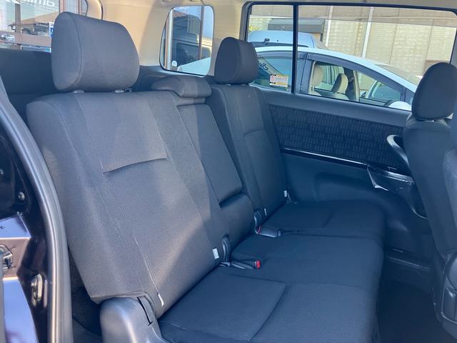 アイシス プラタナ Vセレクション 7人乗り ABS パワースライドドア バックカメラ ワンセグ キーレス 運転席・助手席SRSエアバッグ オートライト 3列シート(59枚目)