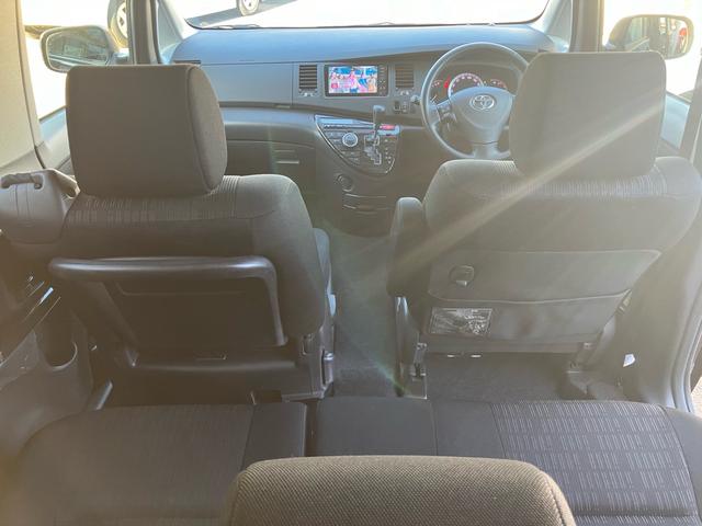 アイシス プラタナ Vセレクション 7人乗り ABS パワースライドドア バックカメラ ワンセグ キーレス 運転席・助手席SRSエアバッグ オートライト 3列シート(65枚目)