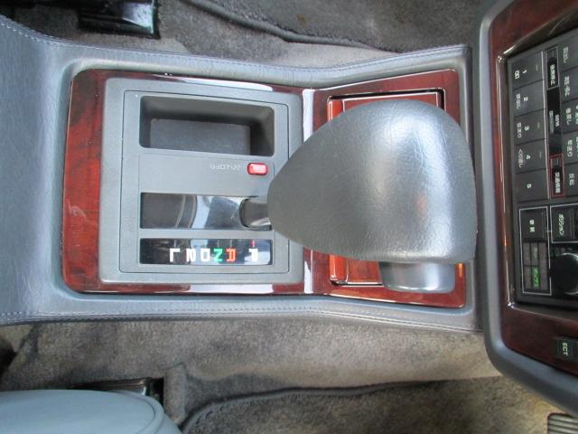 センチュリー Eタイプ ワンオーナー 本革シート エアサス 後席リアリフレッシングシート 全席パワーシート 全席シートヒーター CDステレオ ノーマル車(24枚目)