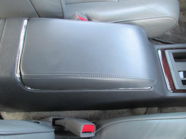 センチュリー Eタイプ ワンオーナー 本革シート エアサス 後席リアリフレッシングシート 全席パワーシート 全席シートヒーター CDステレオ ノーマル車(27枚目)