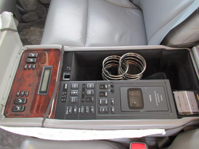 センチュリー Eタイプ ワンオーナー 本革シート エアサス 後席リアリフレッシングシート 全席パワーシート 全席シートヒーター CDステレオ ノーマル車(34枚目)