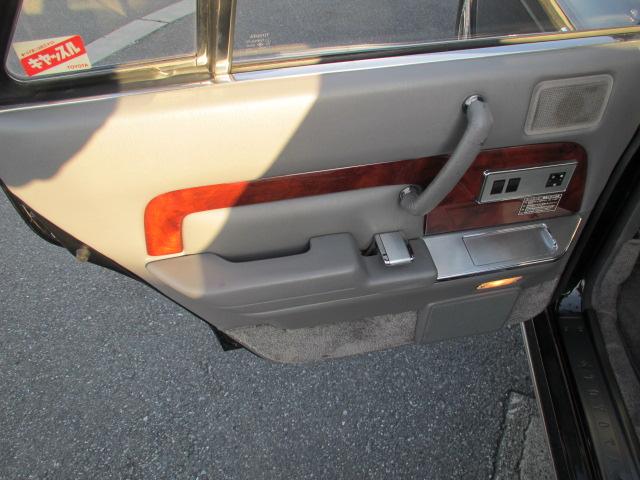 センチュリー Eタイプ ワンオーナー 本革シート エアサス 後席リアリフレッシングシート 全席パワーシート 全席シートヒーター CDステレオ ノーマル車(46枚目)