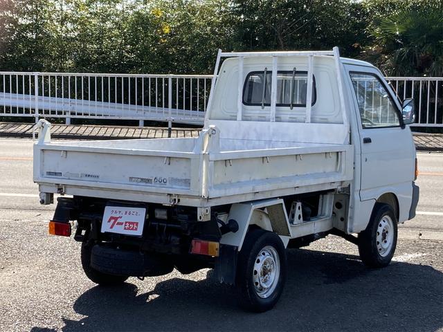 ダンプ　４速マニュアル　ＰＴＯダンプ　油圧ダンプ　パートタイム４ＷＤ　三方開　ＡＭラジオ　最大積載量３５０ｋｇ(14枚目)