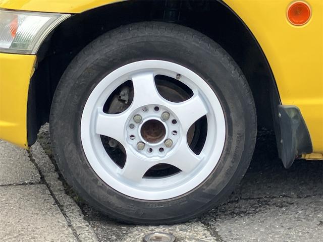 ビート ベースグレード　５速マニュアル　幌マニュアル式ソフトトップ　ミッドシップエンジン　３気筒１２バルブエンジン　エアコン　パワーウインドウ　ＭＯＭＯステアリング　フロント社外１３インチアルミ　リア社外１４インチアルミ（39枚目）