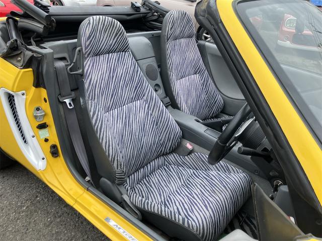 ビート ベースグレード　５速マニュアル　幌マニュアル式ソフトトップ　ミッドシップエンジン　３気筒１２バルブエンジン　エアコン　パワーウインドウ　ＭＯＭＯステアリング　フロント社外１３インチアルミ　リア社外１４インチアルミ（49枚目）
