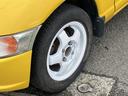 ベースグレード　５速マニュアル　幌マニュアル式ソフトトップ　ミッドシップエンジン　３気筒１２バルブエンジン　エアコン　パワーウインドウ　ＭＯＭＯステアリング　フロント社外１３インチアルミ　リア社外１４インチアルミ（40枚目）
