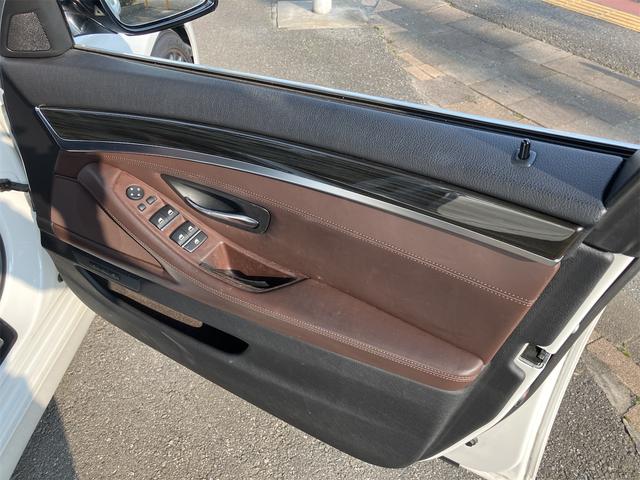 ５シリーズ ５２３ｄツーリング　ラグジュアリー　ディーラー車　右ハンドル　純正ナビ　地デジＴＶ　バックモニター　ＣＤ　ＤＶＤ再生可　本革シート　パワーシート　サンルーフ　アクティブクルーズコントロール　ＥＴＣ　プッシュスタート　シートヒーター（46枚目）