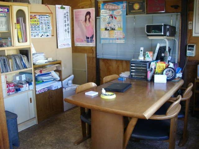 夫婦２人で営んでいる小さなお店です。お客様にお気軽に立ち寄って頂けるようなアットホームさが売りです！