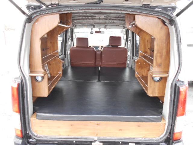 エブリイワゴン ＪＰ　キャンピング仕様　ベットキッド　ルールキャリア　インバーターＡＣ１００Ｖコンセット　冷凍冷蔵庫　床下収納　革調シートカバー　ナビ　ＥＴＣ　ドライブレコーダー　電動格納ミラー　Ｗエアバック　キーレス（4枚目）