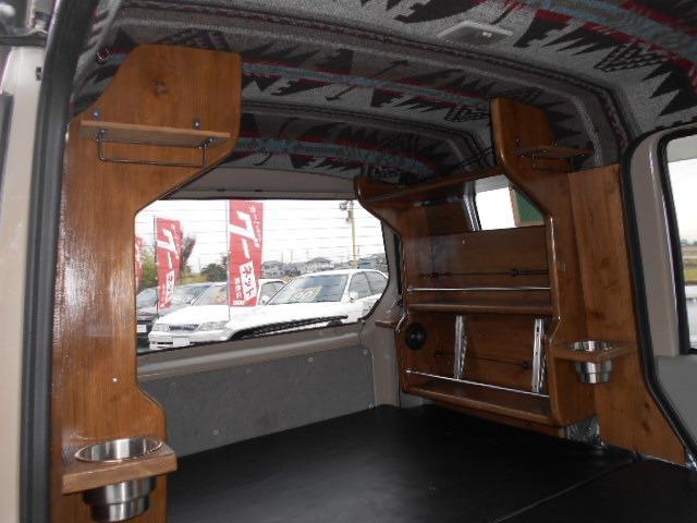 エブリイワゴン ＪＰ　キャンピング仕様　ベットキッド　ルールキャリア　インバーターＡＣ１００Ｖコンセット　冷凍冷蔵庫　床下収納　革調シートカバー　ナビ　ＥＴＣ　ドライブレコーダー　電動格納ミラー　Ｗエアバック　キーレス（8枚目）