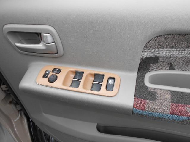 エブリイワゴン ＪＰ　キャンピング仕様　ベットキッド　ルールキャリア　インバーターＡＣ１００Ｖコンセット　冷凍冷蔵庫　床下収納　革調シートカバー　ナビ　ＥＴＣ　ドライブレコーダー　電動格納ミラー　Ｗエアバック　キーレス（17枚目）