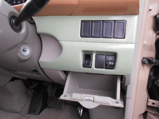 エブリイワゴン ＪＰ　キャンピング仕様　ベットキッド　ルールキャリア　インバーターＡＣ１００Ｖコンセット　冷凍冷蔵庫　床下収納　革調シートカバー　ナビ　ＥＴＣ　ドライブレコーダー　電動格納ミラー　Ｗエアバック　キーレス（29枚目）