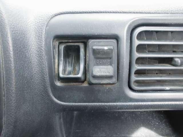 キャリイトラック 4WD ダンプ 5速マニュアル 66,000km 修復歴無し エアコン パワステ 純正ラジオ 5MT(14枚目)