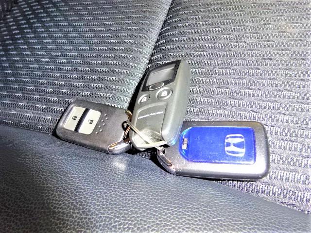 Lパッケージ 1オーナー買取車 SDナビ ハーフレザー(13枚目)
