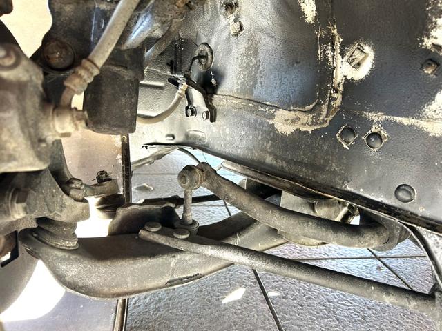 １８０ＳＸ タイプＸ　Ｐ１レーシング１７インチＡＷ　純正ＯＰサイドステップ　リアアンダー（75枚目）