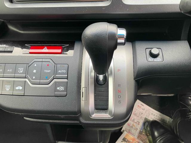 ステップワゴンスパーダ Z ETC TV 両側電動スライドドア HID スマートキー 電動格納ミラー 3列シート CVT アルミホイール CD DVD再生 Bluetooth 盗難防止システム 衝突安全ボディ ABS ESC(7枚目)