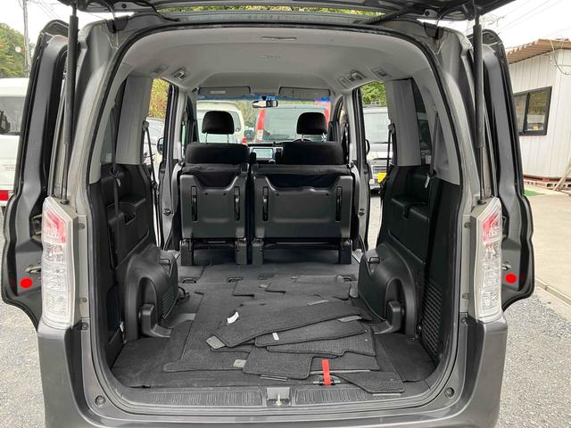 ステップワゴンスパーダ Z ETC TV 両側電動スライドドア HID スマートキー 電動格納ミラー 3列シート CVT アルミホイール CD DVD再生 Bluetooth 盗難防止システム 衝突安全ボディ ABS ESC(19枚目)