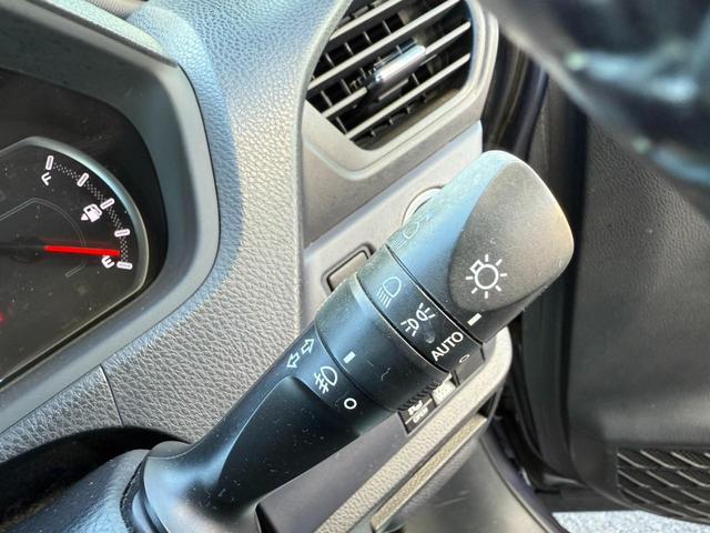 ノア Ｓｉ　純正９インチナビ　フルセグ　Ｂｌｕｅｔｏｏｔｈ　バックカメラ助手席側パワースライドドア　　ビルトインＥＴＣ　アイドリングストップ　ドライブレコーダー　ＬＥＤヘッドライト　オートライト（17枚目）