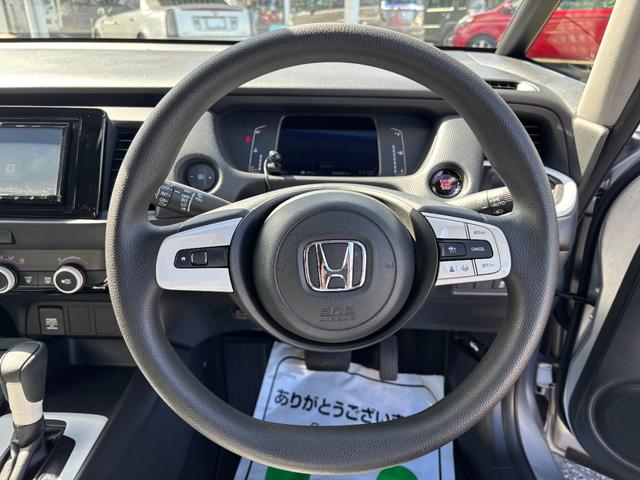 フィット ベーシック　ホンダセンシング　メモリーナビ　地デジ　Ｂｌｕｅｔｏｏｔｈ　渋滞追従クルーズコントロール　オートハイビーム　パーキングブレーキ　クリアランスソナー　ＥＴＣ　アイドリングストップ（18枚目）