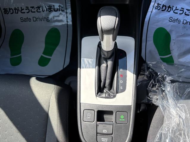フィット ベーシック　ホンダセンシング　メモリーナビ　地デジ　Ｂｌｕｅｔｏｏｔｈ　渋滞追従クルーズコントロール　オートハイビーム　パーキングブレーキ　クリアランスソナー　ＥＴＣ　アイドリングストップ（24枚目）