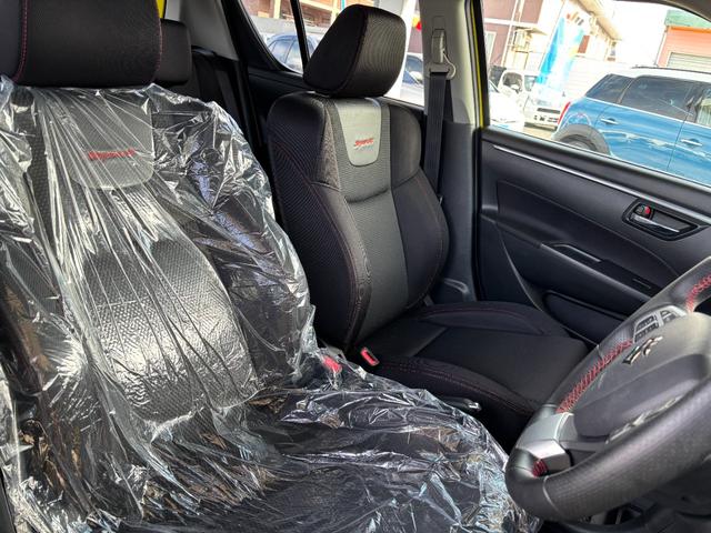 スイフトスポーツ 　６速マニュアル　メモリーナビ　バックカメラ　フルセグ　クルーズコントロール　プッシュスタート　ＥＴＣ　フォグランプ　アルミペダル　電動格納ミラー　オートエアコン（12枚目）