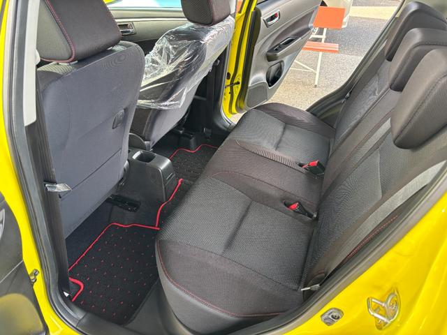 スイフトスポーツ 　６速マニュアル　メモリーナビ　バックカメラ　フルセグ　クルーズコントロール　プッシュスタート　ＥＴＣ　フォグランプ　アルミペダル　電動格納ミラー　オートエアコン（14枚目）