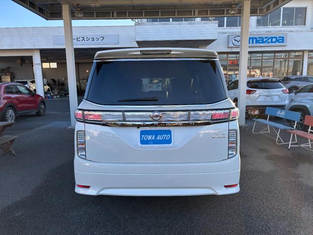 エルグランド ２５０ハイウェイスター　後期型　純正ナビ　フルセグ　走行中ＴＶ視聴可　バックカメラ　純正フリップダウンモニター　両側電動スライドドア　ハーフレザーシート　フロントスポイラーデイライト　オットマン　ドライブレコーダー前後（4枚目）