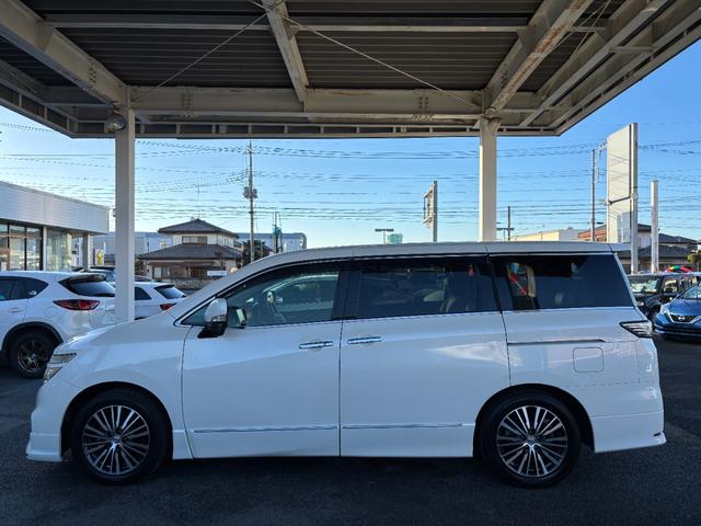 エルグランド ２５０ハイウェイスター　後期型　純正ナビ　フルセグ　走行中ＴＶ視聴可　バックカメラ　純正フリップダウンモニター　両側電動スライドドア　ハーフレザーシート　フロントスポイラーデイライト　オットマン　ドライブレコーダー前後（6枚目）