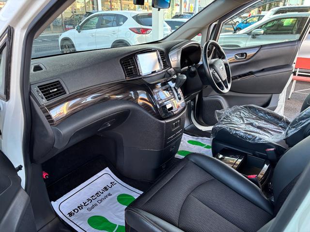 エルグランド ２５０ハイウェイスター　後期型　純正ナビ　フルセグ　走行中ＴＶ視聴可　バックカメラ　純正フリップダウンモニター　両側電動スライドドア　ハーフレザーシート　フロントスポイラーデイライト　オットマン　ドライブレコーダー前後（14枚目）