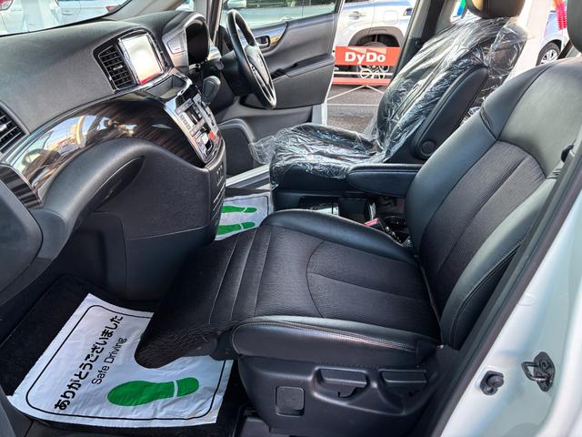 エルグランド ２５０ハイウェイスター　後期型　純正ナビ　フルセグ　走行中ＴＶ視聴可　バックカメラ　純正フリップダウンモニター　両側電動スライドドア　ハーフレザーシート　フロントスポイラーデイライト　オットマン　ドライブレコーダー前後（15枚目）